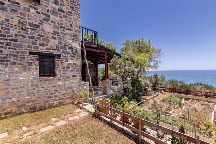 Traditional Stone House By The Sea... Kapetanianá Eksteriør billede